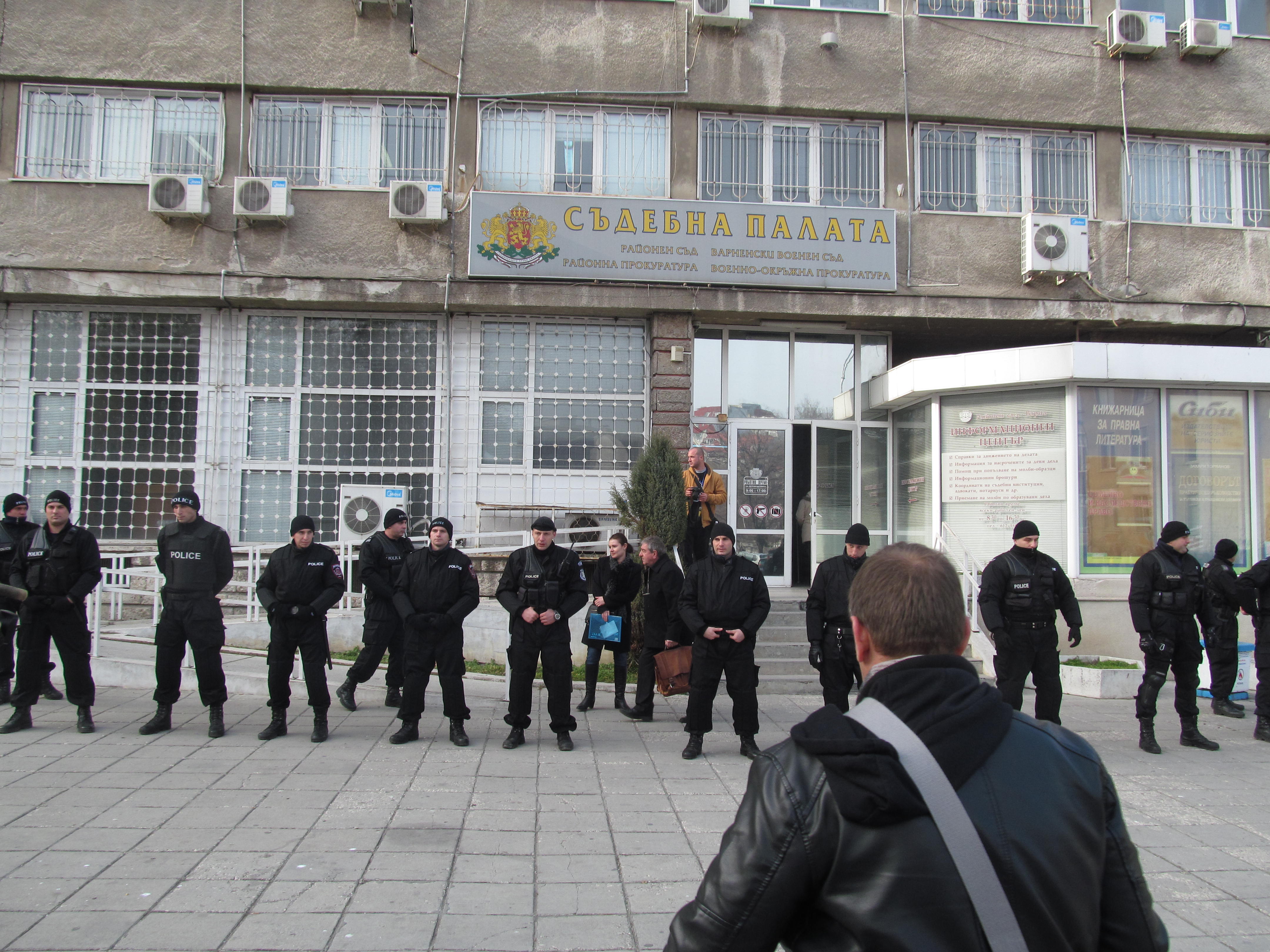 БЛИЦ TV: Вижте как &quot;Атака&quot; нахлува безпардонно в кабинета на районен прокурор №1 на Варна