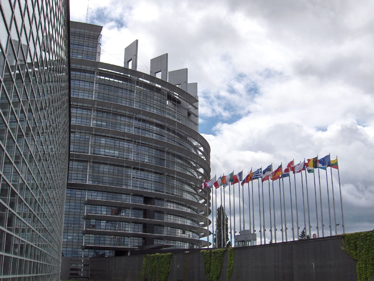 Комисията на Европарламента одобри изслушването на Едуард Сноудън