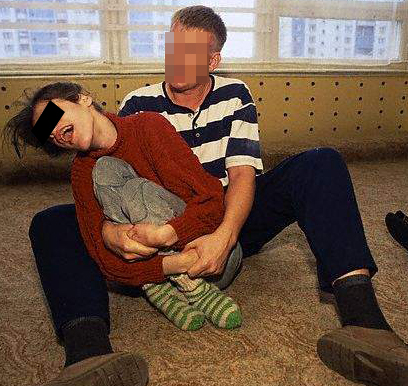 Съсипано от тормоз момиче от дом „Асен Златаров”: Медсестрата ме целуваше по врата! 