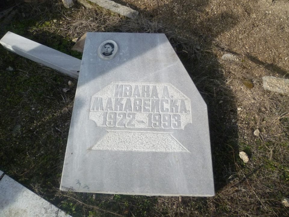 Хисар настръхна: Поругаха местните гробища (СНИМКИ)