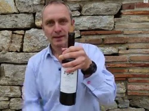 Вижте как се отваря бутилка вино без тирбушон (ВИДЕО)