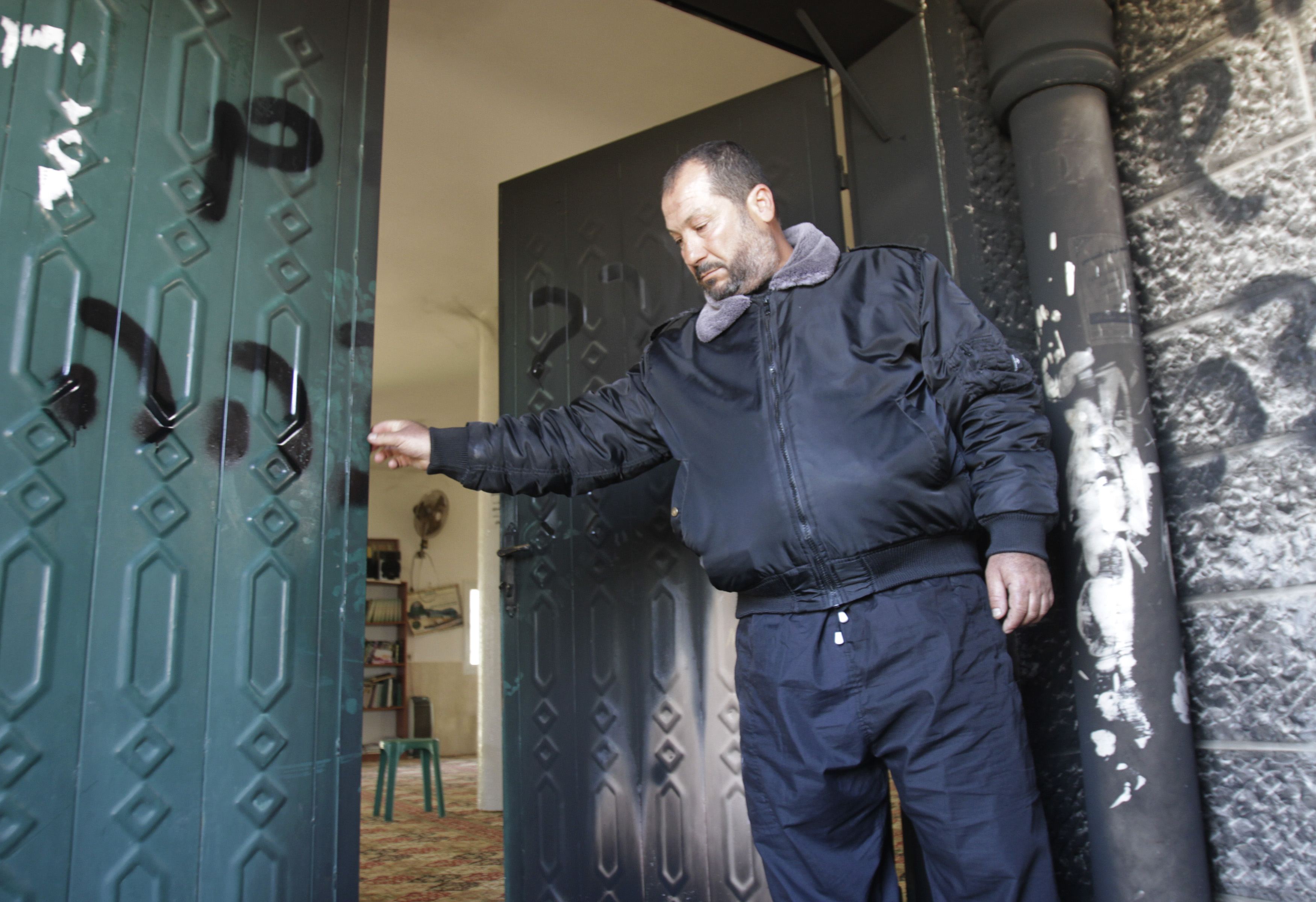 Еврейски екстремисти подпалиха джамия на Западния бряг 
