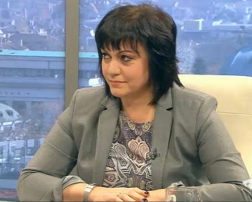 Корнелия Нинова: Не е работа на Румен Петков да преговаря с Борисов за „Белене“