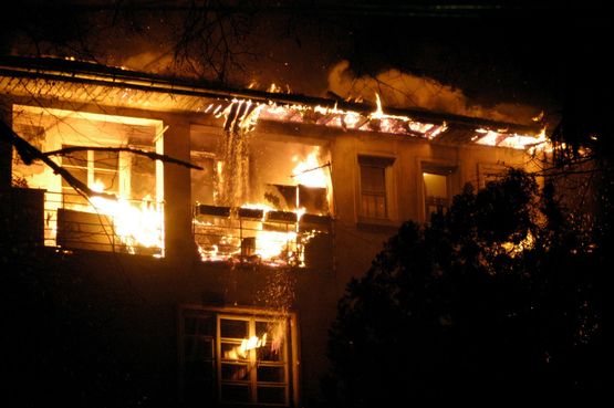Апартамент горя на бул. &quot;Шипченски проход&quot; в София
