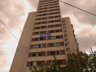 Полякиня купи изтърбушен от цигани блок със 115 апартамента за 848 000 лева
