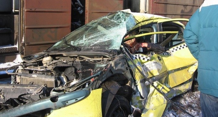 Само в БЛИЦ: Инфаркт покоси таксиджия, оцелял при удар с влак