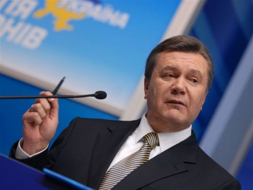 Янукович ремонтира правителството до 28 януари