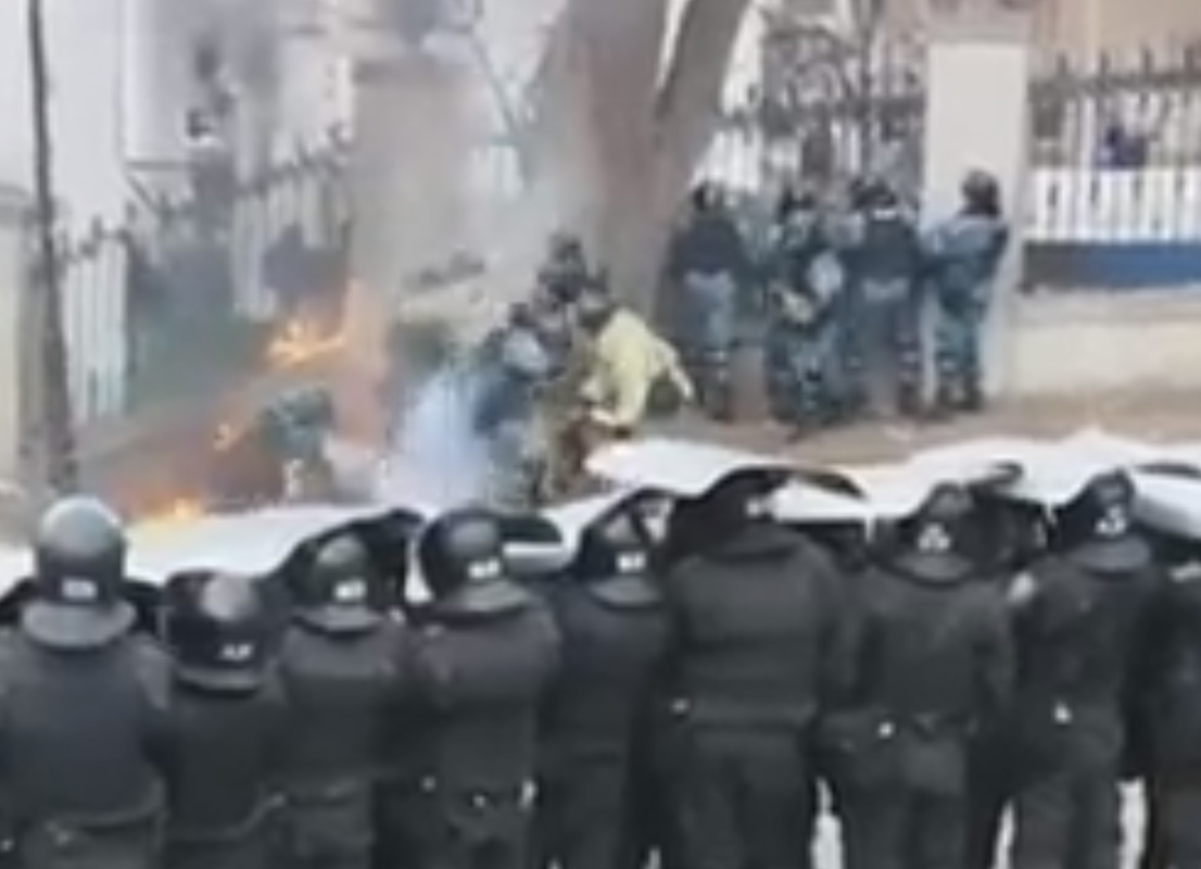 Протестите излязоха извън Киев (ВИДЕО 18+)