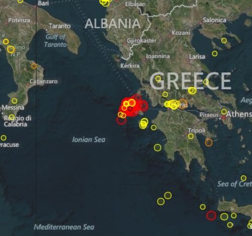 Гърците са в ужас, земята не спира да се тресе (СНИМКИ/ВИДЕО)