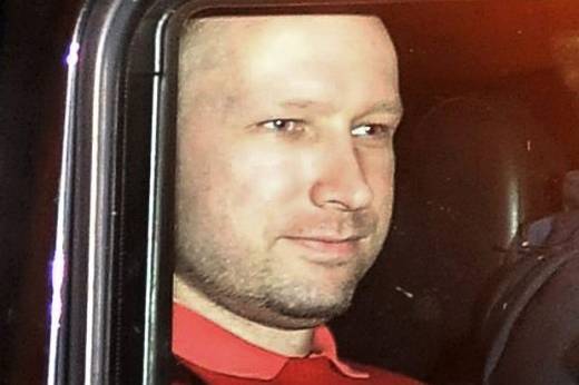 Убиецът от Осло се оплаква от лошо отношение в затвора