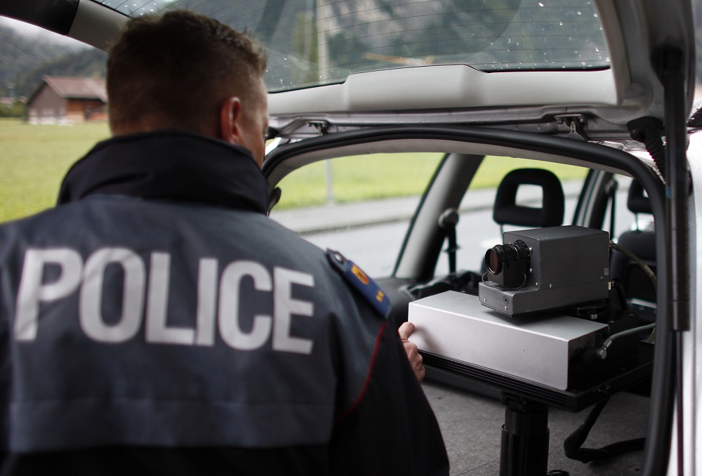 Полицията в ЕС ще спира автомобите от разстояние