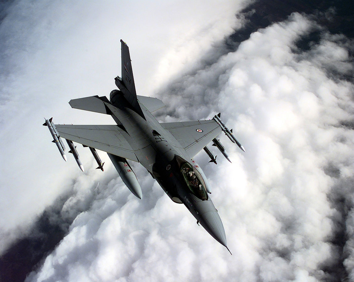 2 февруари: 40 г. от първия полет на изтребителя F-16