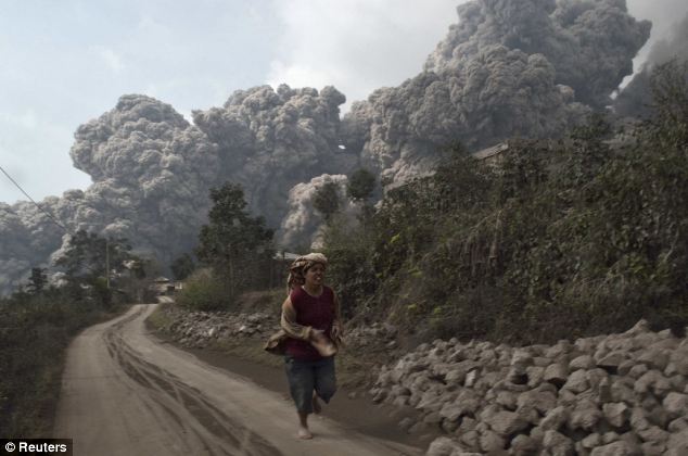 Репортер, ученици и учител сред загиналите от вулкана (СНИМКИ/ВИДЕО)