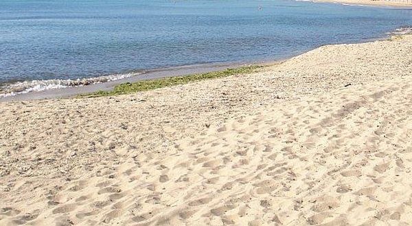 Морето отнесе 500 метра от плажа в Ахтопол