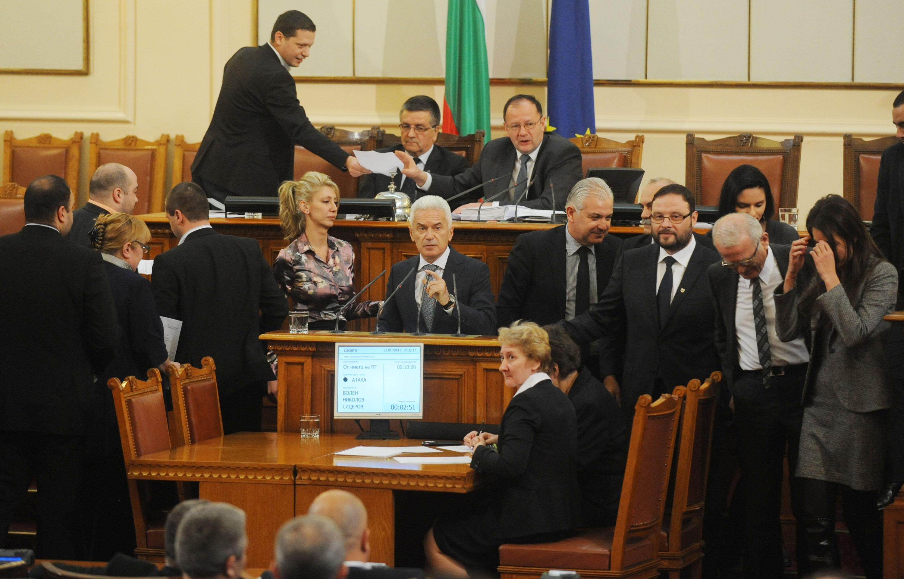 „Атака” напусна парламента, след като не бе приета декларация срещу Хюсеин Хафъзов 