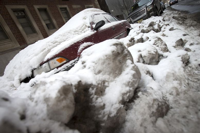 Снежни бури продължават да мъчат САЩ и Япония 