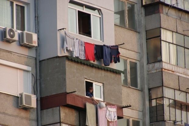 В Скопие забраниха гащите по балконите