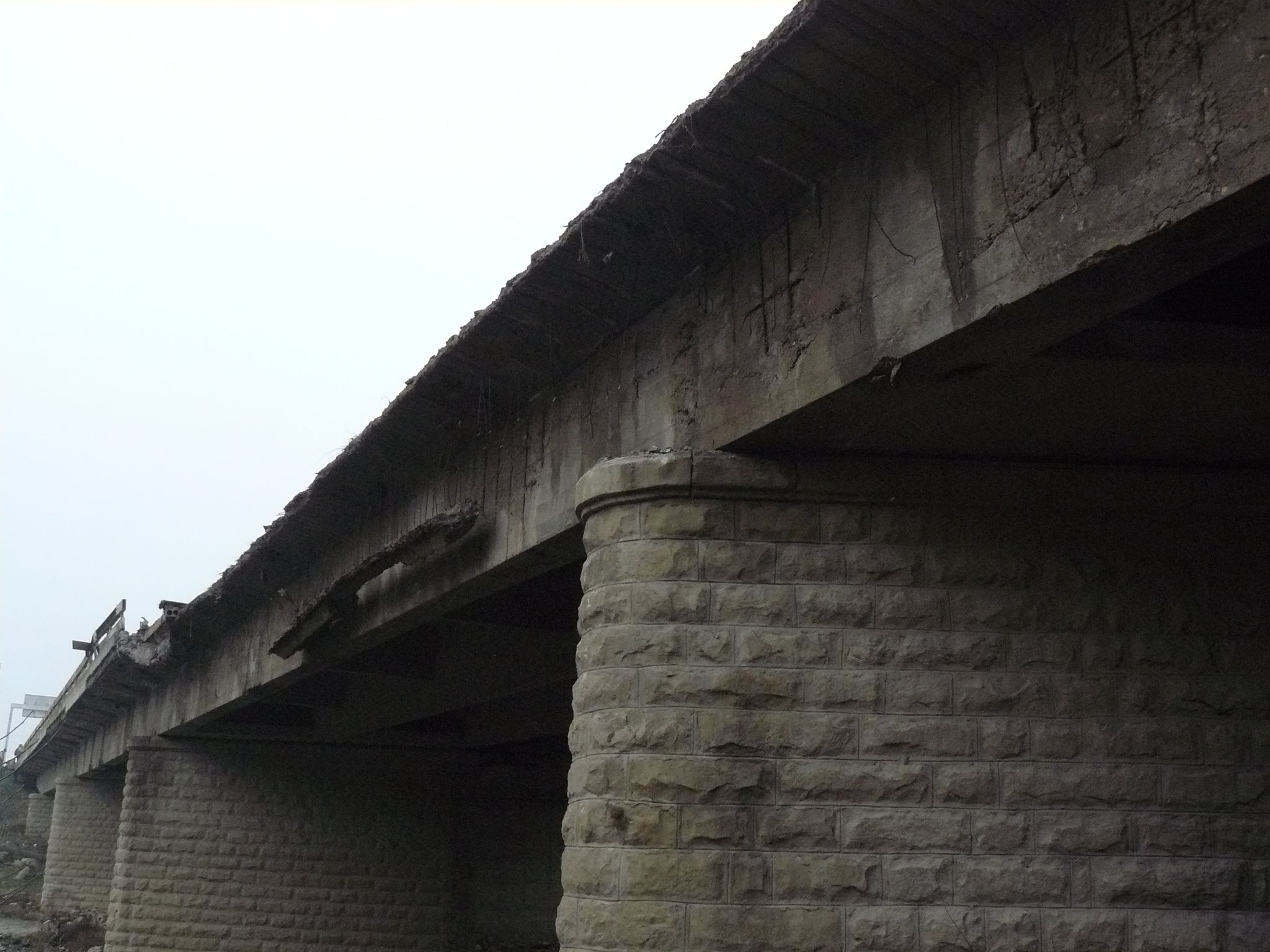  Части от мост край Плевен се срутиха в река Вит (СНИМКИ)