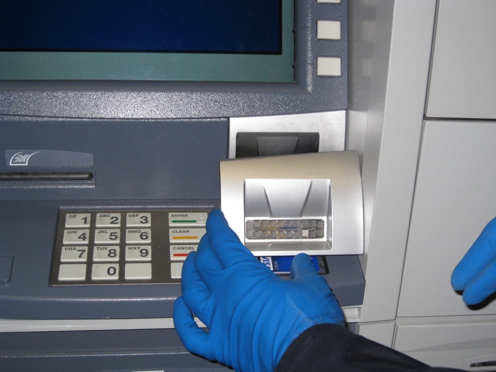 Нашенци източили половин милион долара от банкомати в Русия