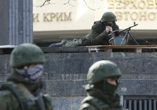 Руски патрули заключиха Крим