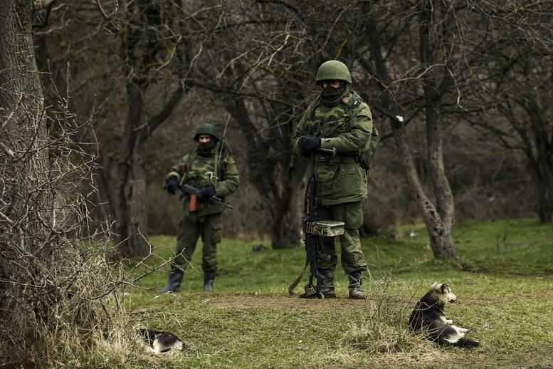 Украинци се точат за бой, искат антитерористична операция да прочисти Крим  