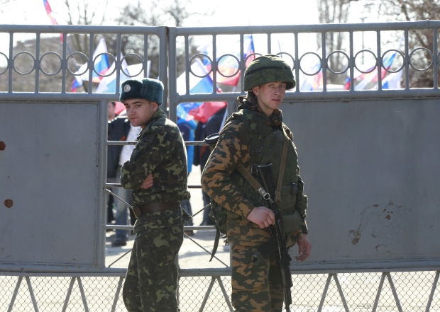 &quot;Щурци&quot; са извадили от строя десетки военни обекти на Украйна в Крим, обсадените роптаят срещу Киев