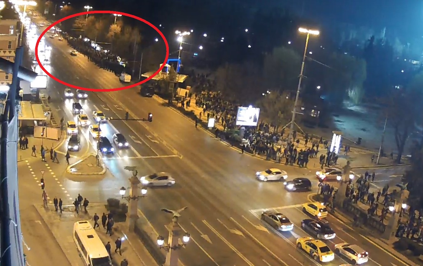 Митинг без градски транспорт на Орлов мост след мача на Лудогорец