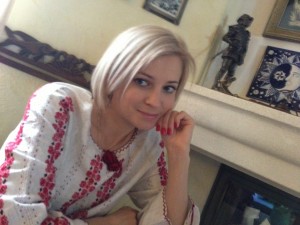 „Памела Андерсън“ става главен прокурор на Крим! (СНИМКИ/ВИДЕО)