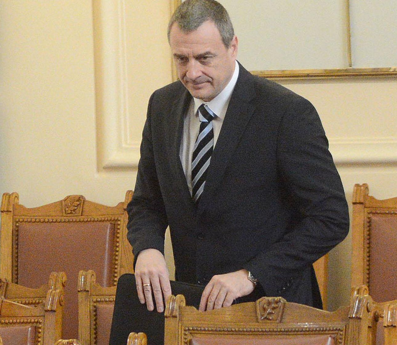 Йовчев застава пред парламента за стрелбата в Лясковец  