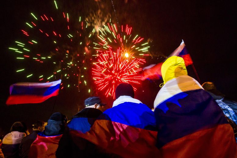 Вижте как Симферопол празнува със заря след референдума 