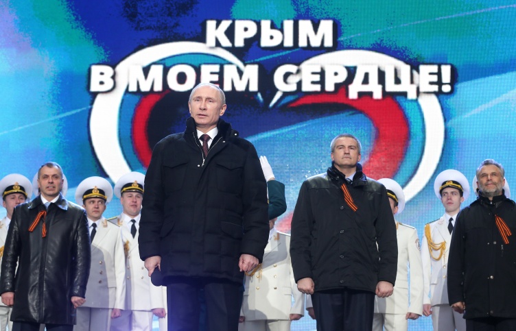 Над 100 000 в Москва посрещнаха Крим в родния пристан (ВИДЕО)