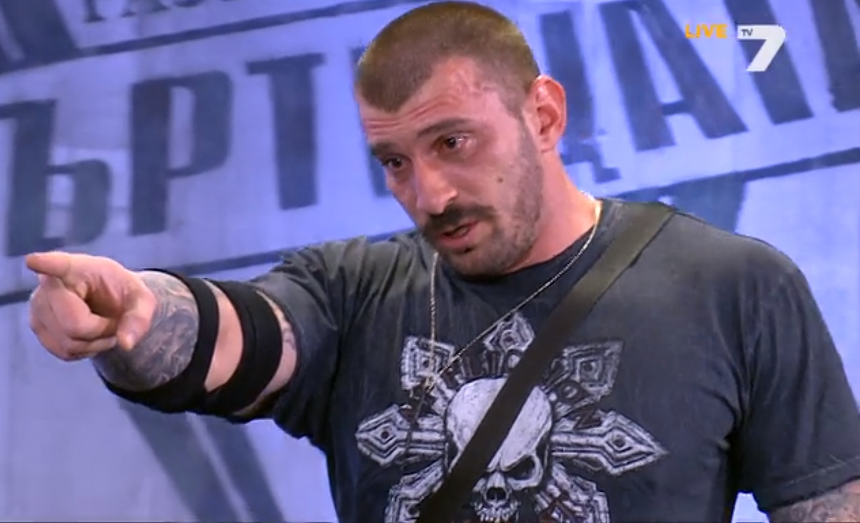 Планина от мускули заплаши да пребие Андрей Арнаудов в ефир (ВИДЕО)