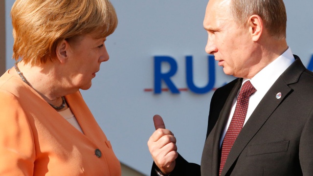 Путин и Меркел обсъдиха Крим 