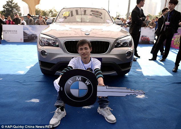 Китаец спечели BMW X1 на един крак