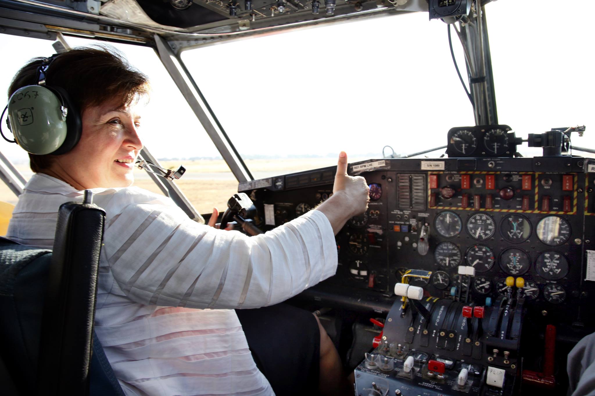 Кристалина Георгиева подкара самолет 