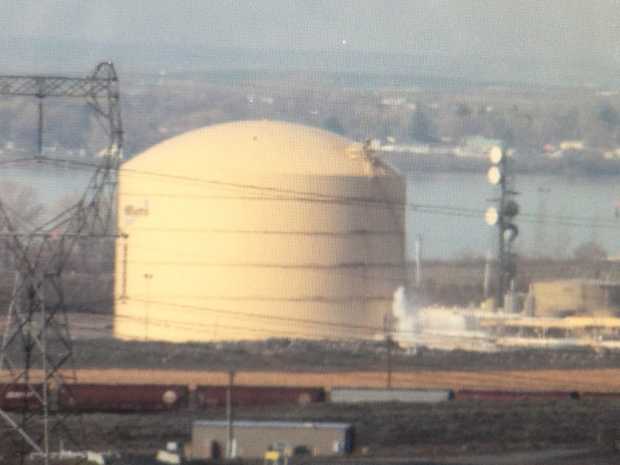 Взрив на газов резервоар в завод, 400 души са евакуирани