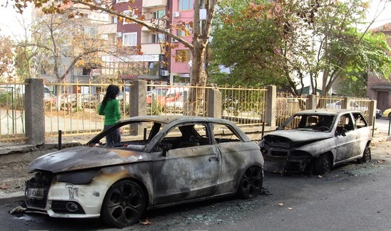 След като подпалиха колите й, неизвестни изпотрошиха магазините на бургаска бизнесдама