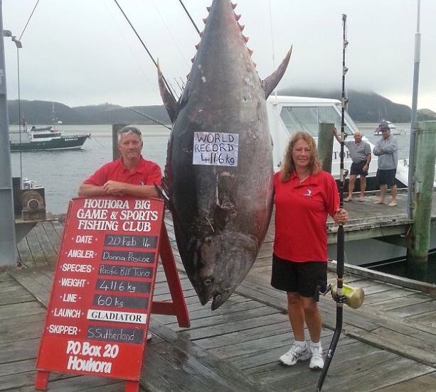 Жена улови огромна риба тон за $2 милиона (СНИМКИ/ВИДЕО)