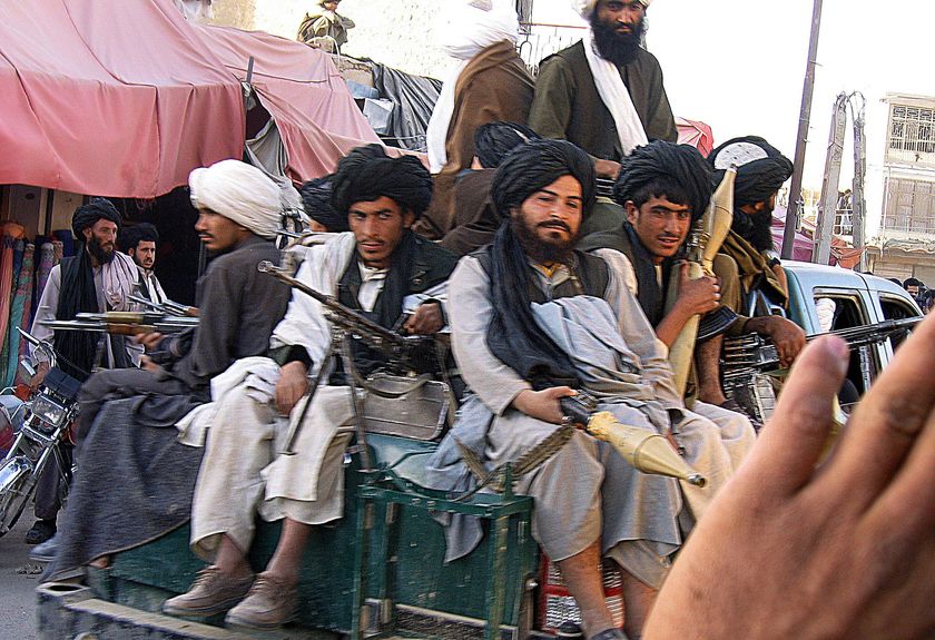 Пакистан освободи 13 талибани