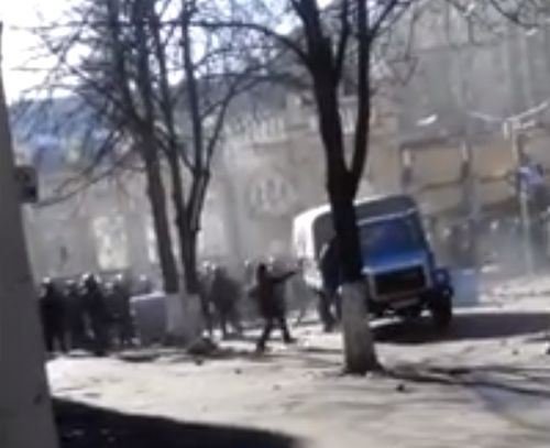 Камикадзе с камион гази „Беркут“ в Киев (ВИДЕО)