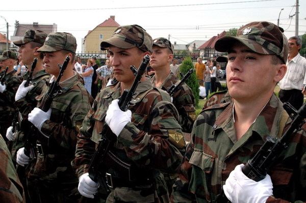 Молдова вдигна армията си на бойна нога 