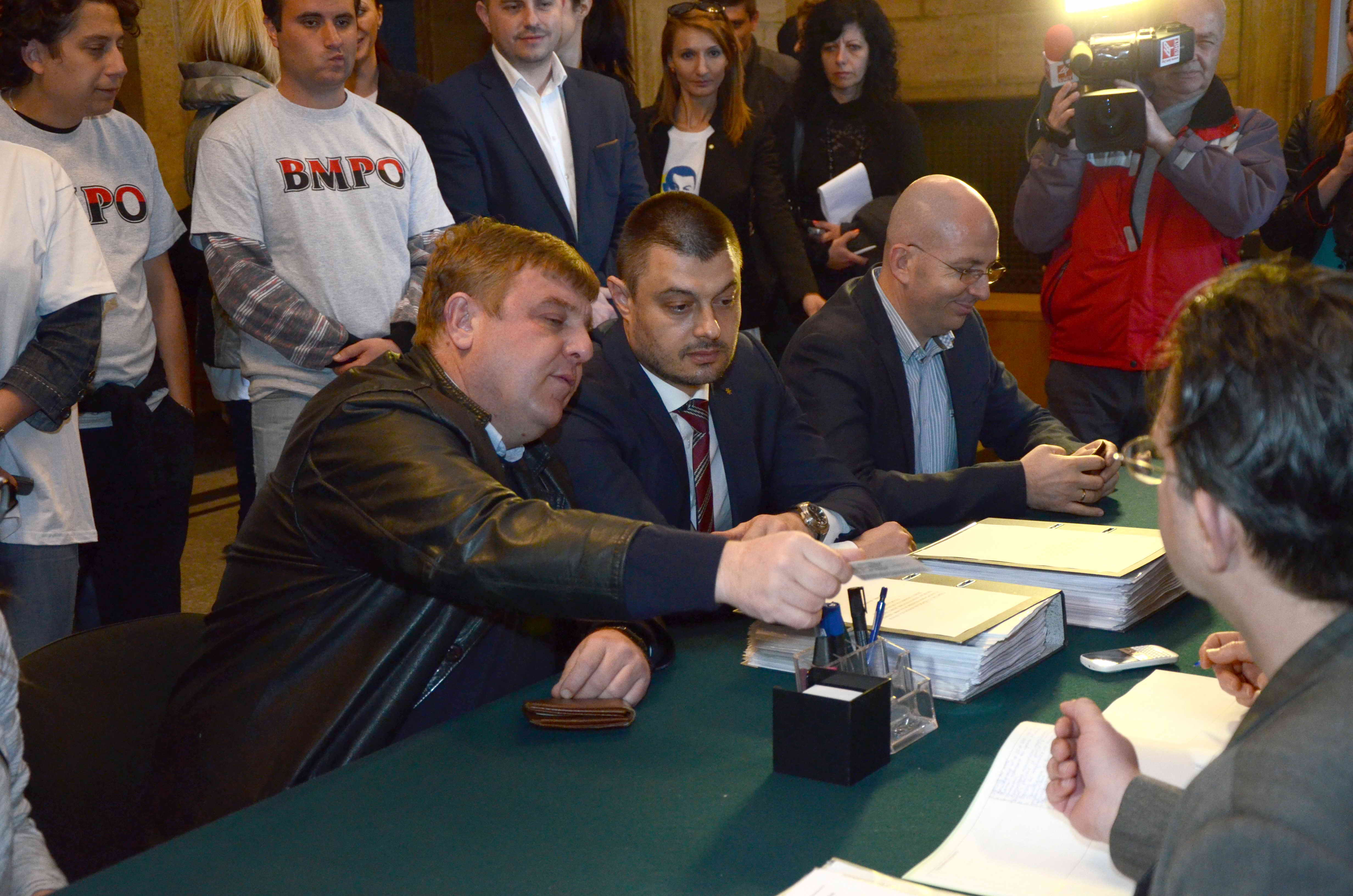 БЛИЦ TV: Бареков се регистрира за първи избори в ЦИК