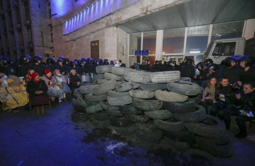Проруските активисти в Луганск чакат подкрепления 