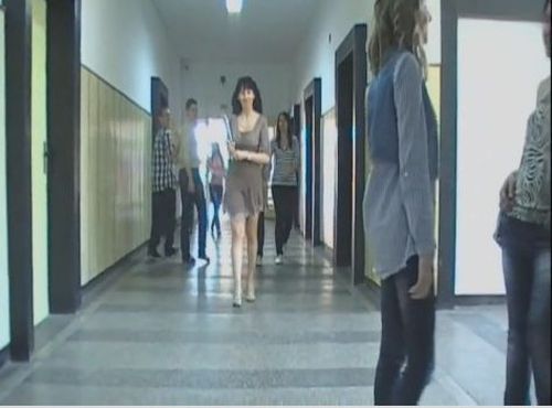 Пловдивски ученици възпяха „най-яката даскалка по химия“ (ВИДЕО)