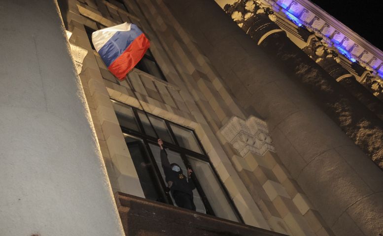 Донецките окупатори обещаха да освободят сградата на ССУ и да сложат оръжие