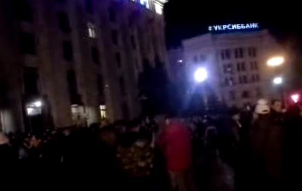 По улиците на Луганск се стреля, има убити (ВИДЕО)  