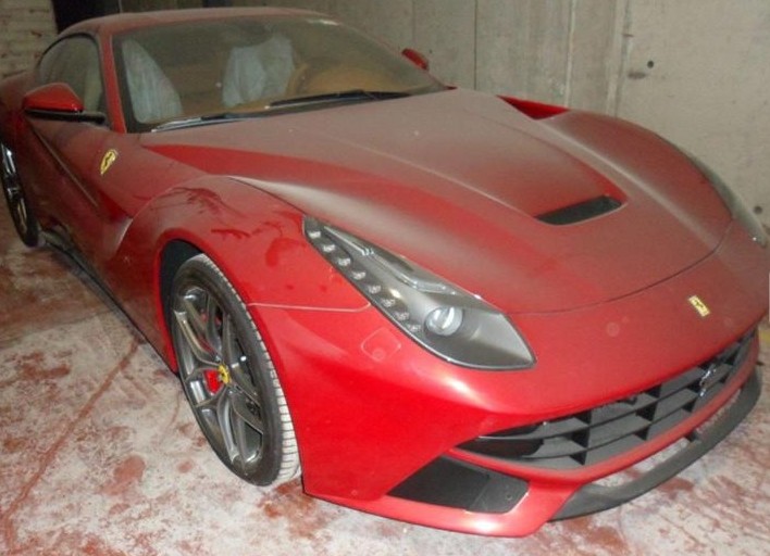 В Кърджали продават ново и мръсно Ferrari F12bеrlinetta за 400 хил. евро