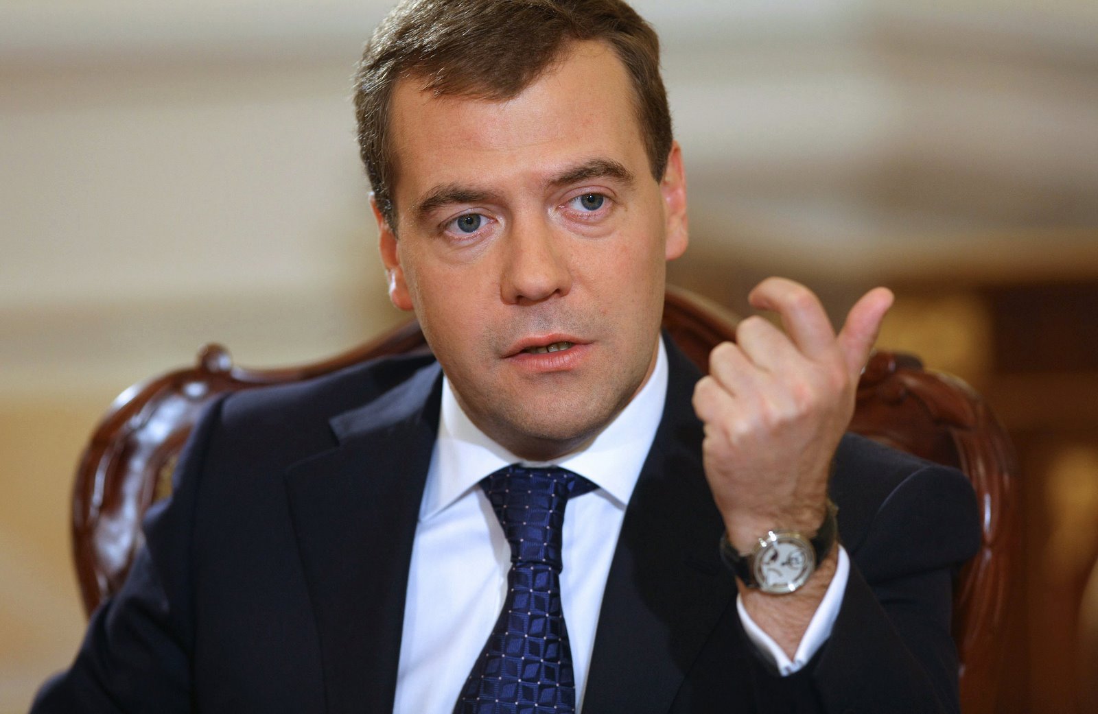 Медведев: Украйна е на прага на гражданска война 