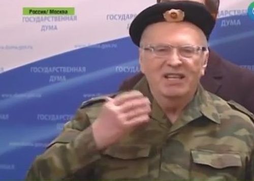 Жириновски влезе в Думата с военна униформа (ВИДЕО)