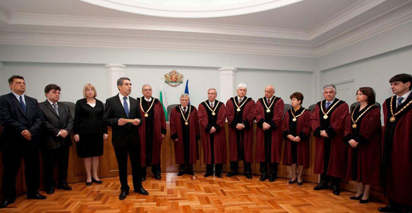 Конституционните съдии единодушни за делото на президента